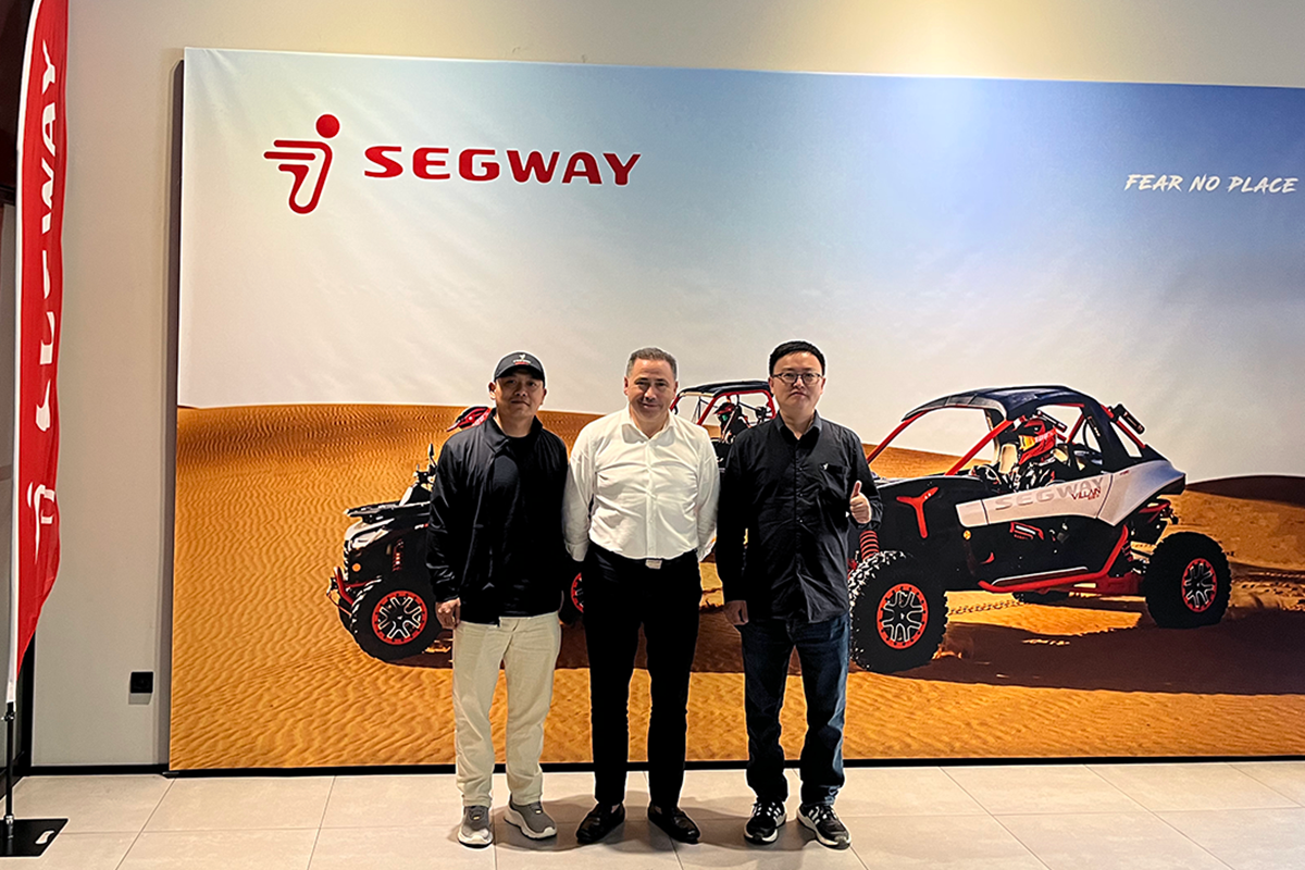 Os responsáveis internacionais de vendas e marketing da Segway Powersports, visitaram a Multimoto na semana passada.
